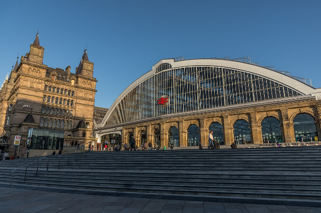 Liverpool Lime Street Rail Station - Liverpool Travel Guide - Mahlow the Greyhound